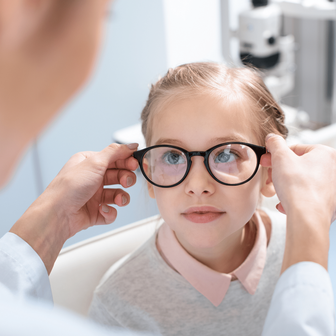 Детки в очках для коррекции зрения