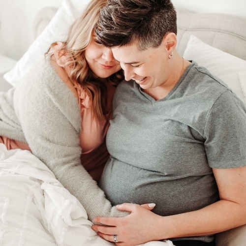 pregnant couple in prenatal classes